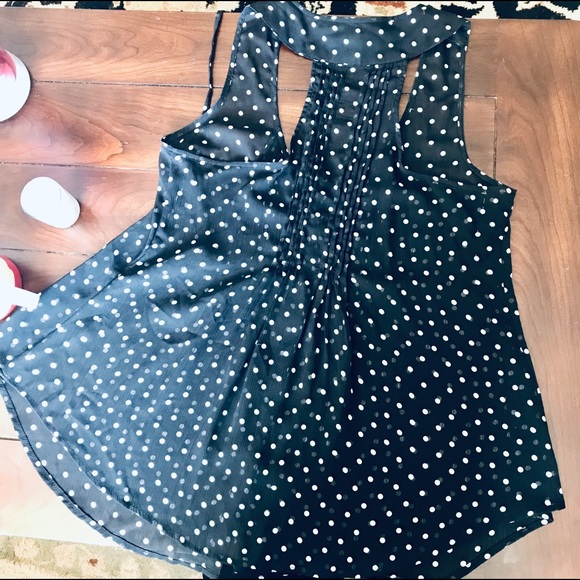 Black & White Polka dot Top Sleeveless. Medium - Picture 7 of 8